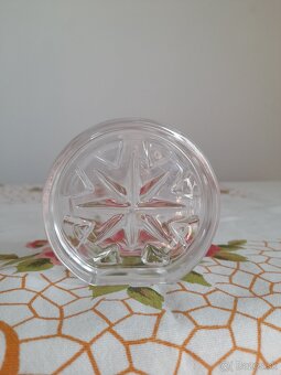 Retro úžitkové predmety z lisovaného skla. - 7