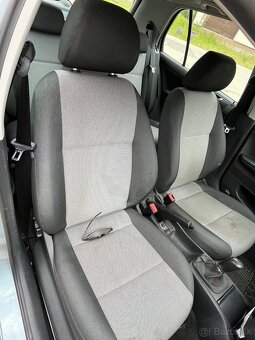 Fabia 1,2 htp 2003 klíma - 7
