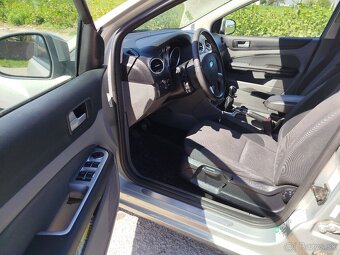 Predám Ford Focus kombi - 7