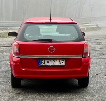 Opel Astra H 1.6l 85kW r.v 2011 - 7
