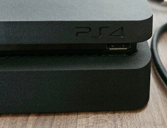 Playstation 4 - 7