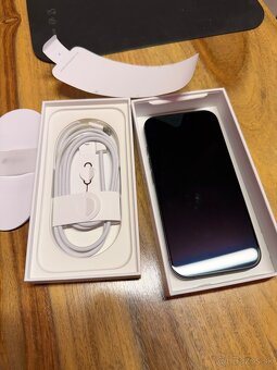 Predám iPhone 16 pro 256gb - 7