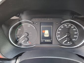 Predám TOYOTA YARIS 1.5 HYBRID SELECTION - 7