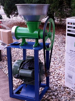 Elektrický mlýnček 32 Liatinovy na mäso stojanom - 7