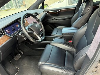 Tesla Model X - 7