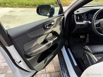 VOLVO XC60 B5 (P) 250hp R-Design AT8 AWD - 7