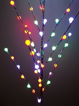 Svietiaca vianočná dekorácia stromček s farebným LED - 7