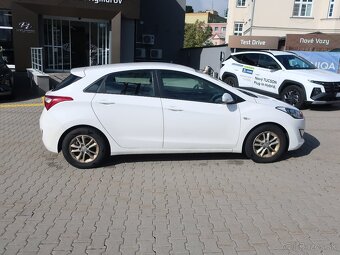 Hyundai i30 HB 1.4i 73kW KLIMA TAŽNÉ 1MAJITEL ČR - 7