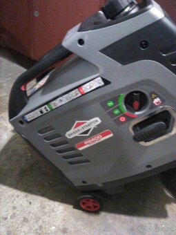 Invertorová elektrocentrála Briggs & Stratton P2400 - 7