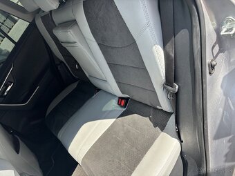 Toyota RAV 4 benzin-Hybrid 131 KW 4x4 - 7