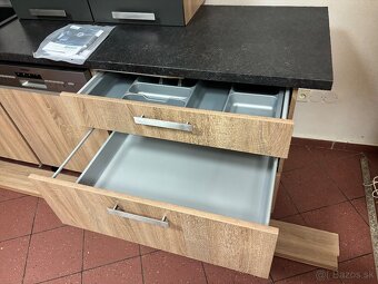 Prodám krásnou zánovní kuchyň Nobilia vertico - 7