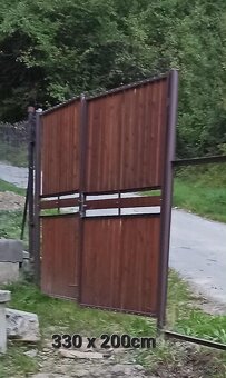 Drevený plot s bránou - 7