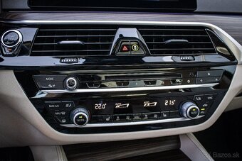 BMW 520d Touring Luxury Line, Pano, El. ťažné, Po servise - 7