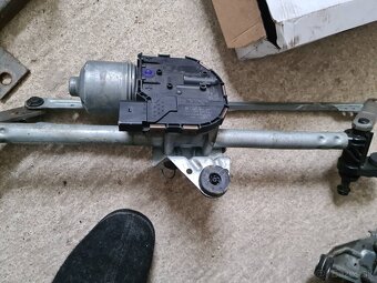 Mechanizmus predných stieračov s motorčekom Fiat, Škoda - 7