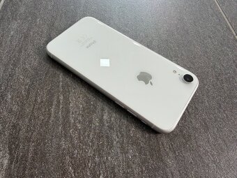 Apple iPhone XR 64 GB v bielej farbe White - 7