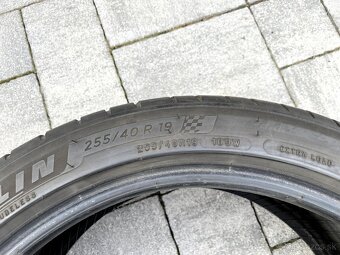 255/40 R19 Michelin letne - 7