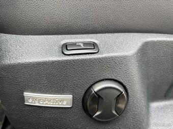 Predám Volkswagen Golf 7 2.0 TDI DSG R-Line (bez AdBlue) - 7