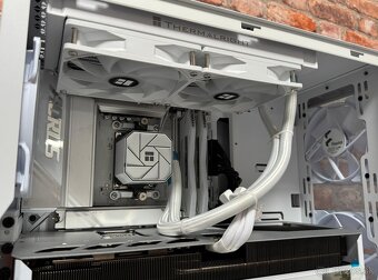 Ryzen 7 9800X3D\32GB\RTX 5080\SSD\1200W Zdroj - 7