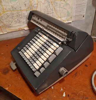 Funkční elektromechanická kalkulačka Nisa PK5 z roku 1974 - 7