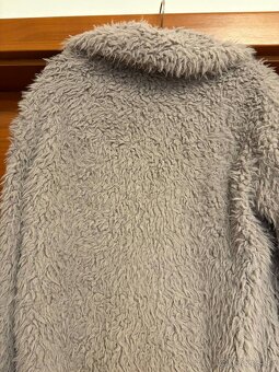 Šedý huňatý kabátik - 7