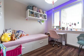 "REZERVOVAVÝ" Ponúkam elegantný 3 izbový byt na sídlisku D - 7