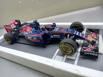 F1 TORO ROSSO STR10 AUSTRÁLIE 2015 MAX VERSTAPPEN 1:18 - 7