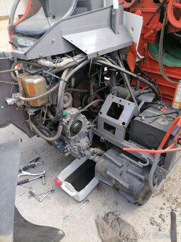 Japonský kombajn Kubota SR-M23s - 7