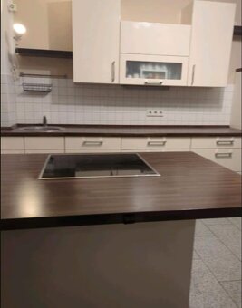 Krémová lesklá linka Nobilia se spotřebiči,5855 - 7