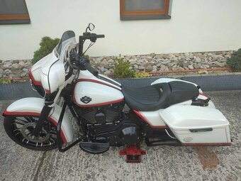 HARLEY DAVIDSON FLHX CUSTOM SPECIAL - 7