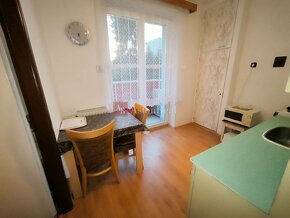 REZERVOVANÉ: Slnečný 2-izbový byt s balkónom na ulici Obranc - 7