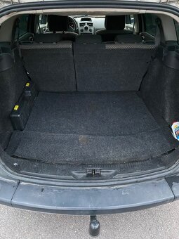 Renault Megane grandtour 2. 1.9dci 88kw - 7