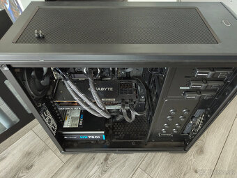 PC:Ryzen 3900XT, RTX3070, 32GB, 1TB NVME - 7