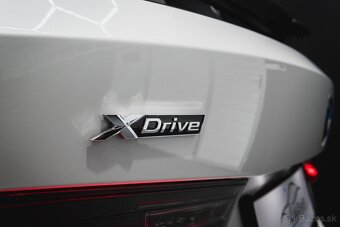 BMW 330e Touring xDrive MOZNY ODPOCET - 7