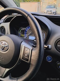 Toyota Yaris HYBRID Automat - 7