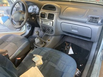 🚘Renault Clio 1.2i 43kw benzin r.v 2002 TP ŠPZ - 7