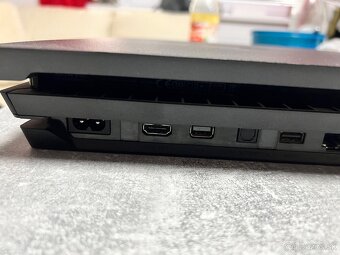 PS4 PRO 1TB + 2x joystick + hra Mafia - 7