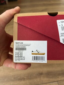 Vans . - 7