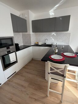 Predaj 2-izbového bytu s predzáhradkou a parkovaním v Rači - 7