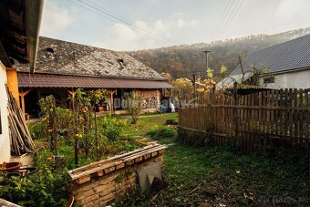 PREDAJ: Rodinný dom so záhradou, hospodárskymi stavbami a pô - 7