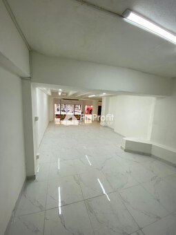 Pekný obchodný priestor /120 m2/ na Štúrovej ul. v budove LU - 7