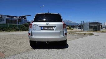 Predám Toyotu RAV 4 2,2 Decat,110KW,4×4 - 7