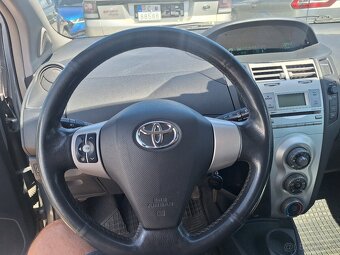 TOYOTA YARIS 1,3 BENZÍN AUTOMAT - 7