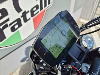 Benelli Leoncino 800 - 7