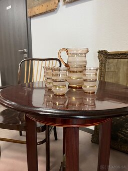 Okrúhly príručný stolík - 7