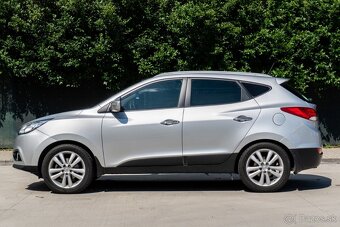 Hyundai ix35 2.0 CRDi VGT Premium 4x4 A/T Strieborná - 7