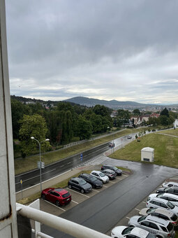 Zariadený 2-izbový byt s balkónom, klimatiz. a pivnicou - 7