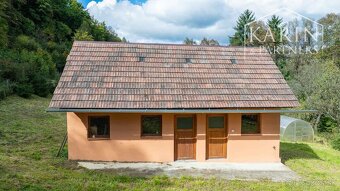 Rodinný dom na samote s pozemkom 4676 m2 11 km od Púchova - 7