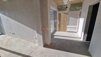 Novostavba- 3izbovy byt s balkónom a obrovskou terasou 180m - 7