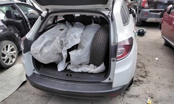 Renault Megane Grandtour III 1.6 2010 predám ZADNÁ ČASŤ AUTA - 7