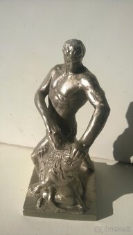 kovová socha -Herkules a lev - 7